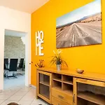Art City-studios 6 Und 9 Mit 2 Schlafzimmern, Gross, Modern, Citynah, Kostenfreie Parkplaetze, Sued-balkons, Ruhig, Herkulesblick, Voll Ausgestattet Appartamento Kassel