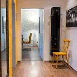 Art City-studios 6 Und 9 Mit 2 Schlafzimmern, Gross, Modern, Citynah, Kostenfreie Parkplaetze, Sued-balkons, Ruhig, Herkulesblick, Voll Ausgestattet Appartamento *