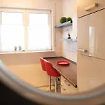 Art City-studios 6 Und 9 Mit 2 Schlafzimmern, Gross, Modern, Citynah, Kostenfreie Parkplaetze, Sued-balkons, Ruhig, Herkulesblick, Voll Ausgestattet *