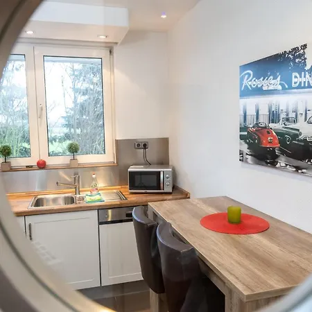 Art City-studios 6 Und 9 Mit 2 Schlafzimmern, Gross, Modern, Citynah, Kostenfreie Parkplaetze, Sued-balkons, Ruhig, Herkulesblick, Voll Ausgestattet *