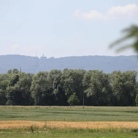 Art City-studios 6 Und 9 Mit 2 Schlafzimmern, Gross, Modern, Citynah, Kostenfreie Parkplaetze, Sued-balkons, Ruhig, Herkulesblick, Voll Ausgestattet * カッセル