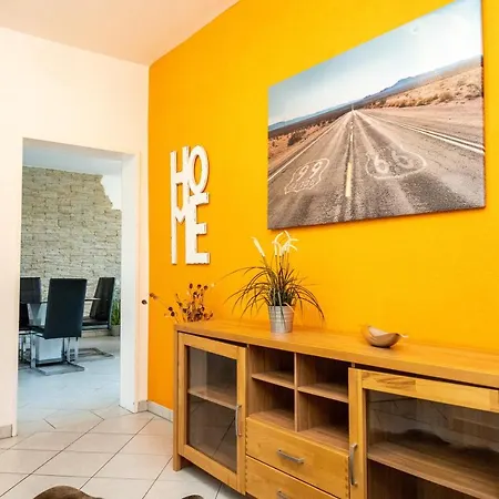 Art City-studios 6 Und 9 Mit 2 Schlafzimmern, Gross, Modern, Citynah, Kostenfreie Parkplaetze, Sued-balkons, Ruhig, Herkulesblick, Voll Ausgestattet Daire Kassel