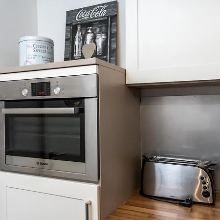 Daire Art City-studios 6 Und 9 Mit 2 Schlafzimmern, Gross, Modern, Citynah, Kostenfreie Parkplaetze, Sued-balkons, Ruhig, Herkulesblick, Voll Ausgestattet *