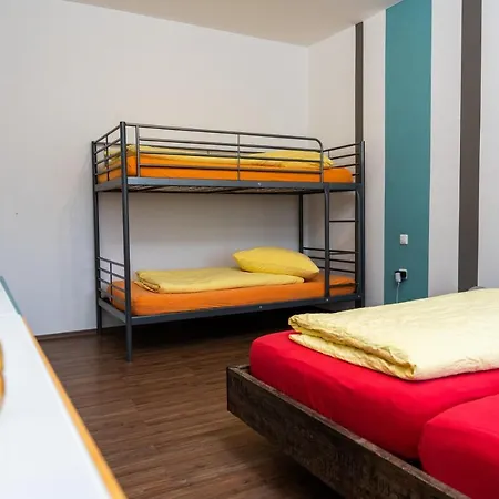 Art City-studios 6 Und 9 Mit 2 Schlafzimmern, Gross, Modern, Citynah, Kostenfreie Parkplaetze, Sued-balkons, Ruhig, Herkulesblick, Voll Ausgestattet Daire *