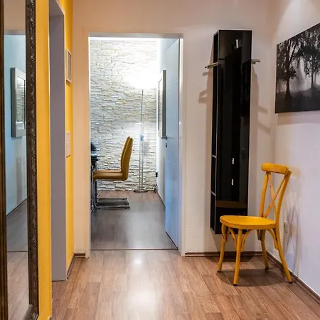 Art City-studios 6 Und 9 Mit 2 Schlafzimmern, Gross, Modern, Citynah, Kostenfreie Parkplaetze, Sued-balkons, Ruhig, Herkulesblick, Voll Ausgestattet Daire *