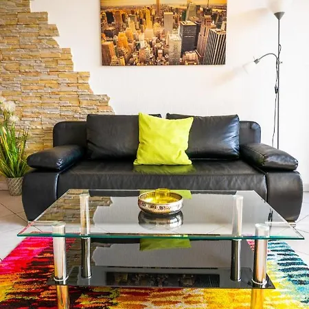 Art City-studios 6 Und 9 Mit 2 Schlafzimmern, Gross, Modern, Citynah, Kostenfreie Parkplaetze, Sued-balkons, Ruhig, Herkulesblick, Voll Ausgestattet