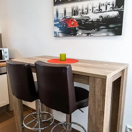 Art City-studios 6 Und 9 Mit 2 Schlafzimmern, Gross, Modern, Citynah, Kostenfreie Parkplaetze, Sued-balkons, Ruhig, Herkulesblick, Voll Ausgestattet Daire Kassel