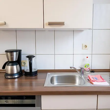 Daire Art City-studios 6 Und 9 Mit 2 Schlafzimmern, Gross, Modern, Citynah, Kostenfreie Parkplaetze, Sued-balkons, Ruhig, Herkulesblick, Voll Ausgestattet *