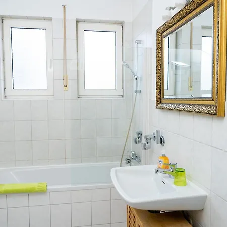 Art City-studios 6 Und 9 Mit 2 Schlafzimmern, Gross, Modern, Citynah, Kostenfreie Parkplaetze, Sued-balkons, Ruhig, Herkulesblick, Voll Ausgestattet Kassel