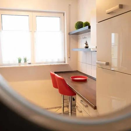 Art City-studios 6 Und 9 Mit 2 Schlafzimmern, Gross, Modern, Citynah, Kostenfreie Parkplaetze, Sued-balkons, Ruhig, Herkulesblick, Voll Ausgestattet *