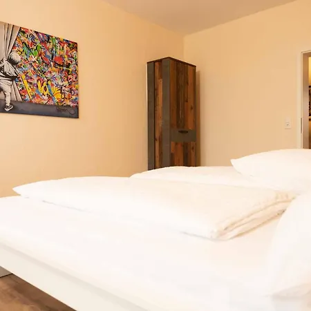 Art City-studios 6 Und 9 Mit 2 Schlafzimmern, Gross, Modern, Citynah, Kostenfreie Parkplaetze, Sued-balkons, Ruhig, Herkulesblick, Voll Ausgestattet Daire Kassel