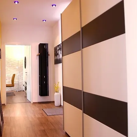 Daire Art City-studios 6 Und 9 Mit 2 Schlafzimmern, Gross, Modern, Citynah, Kostenfreie Parkplaetze, Sued-balkons, Ruhig, Herkulesblick, Voll Ausgestattet *