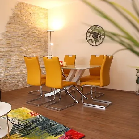 Art City-studios 6 Und 9 Mit 2 Schlafzimmern, Gross, Modern, Citynah, Kostenfreie Parkplaetze, Sued-balkons, Ruhig, Herkulesblick, Voll Ausgestattet Kassel