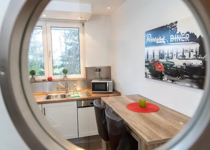 Art City-studios 6 Und 9 Mit 2 Schlafzimmern, Gross, Modern, Citynah, Kostenfreie Parkplaetze, Sued-balkons, Ruhig, Herkulesblick, Voll Ausgestattet *