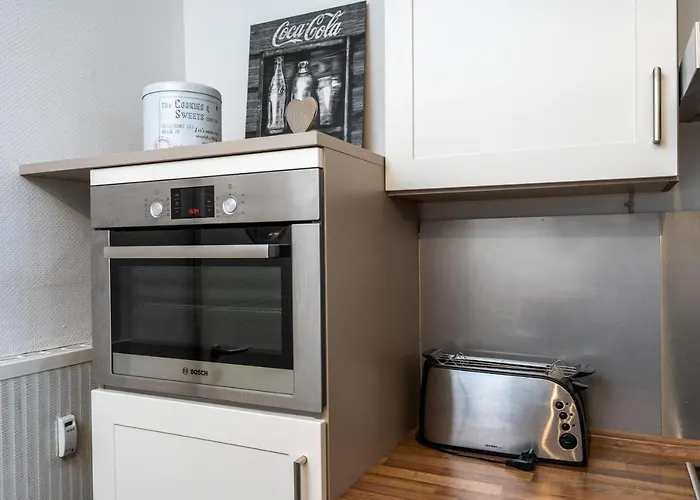 דירה Art City-studios 6 Und 9 Mit 2 Schlafzimmern, Gross, Modern, Citynah, Kostenfreie Parkplaetze, Sued-balkons, Ruhig, Herkulesblick, Voll Ausgestattet *