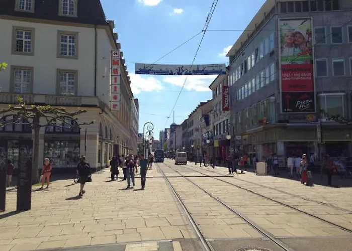 Art City-studios 6 Und 9 Mit 2 Schlafzimmern, Gross, Modern, Citynah, Kostenfreie Parkplaetze, Sued-balkons, Ruhig, Herkulesblick, Voll Ausgestattet דירה קאסל