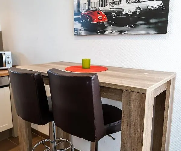 Art City-studios 6 Und 9 Mit 2 Schlafzimmern, Gross, Modern, Citynah, Kostenfreie Parkplaetze, Sued-balkons, Ruhig, Herkulesblick, Voll Ausgestattet דירה קאסל