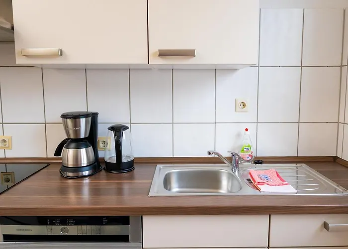 דירה Art City-studios 6 Und 9 Mit 2 Schlafzimmern, Gross, Modern, Citynah, Kostenfreie Parkplaetze, Sued-balkons, Ruhig, Herkulesblick, Voll Ausgestattet *