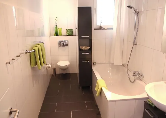 Art City-studios 6 Und 9 Mit 2 Schlafzimmern, Gross, Modern, Citynah, Kostenfreie Parkplaetze, Sued-balkons, Ruhig, Herkulesblick, Voll Ausgestattet קאסל