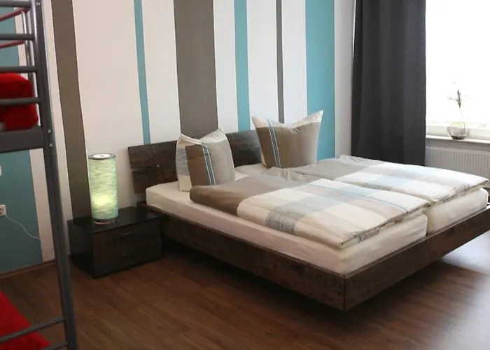 Art City-studios 6 Und 9 Mit 2 Schlafzimmern, Gross, Modern, Citynah, Kostenfreie Parkplaetze, Sued-balkons, Ruhig, Herkulesblick, Voll Ausgestattet